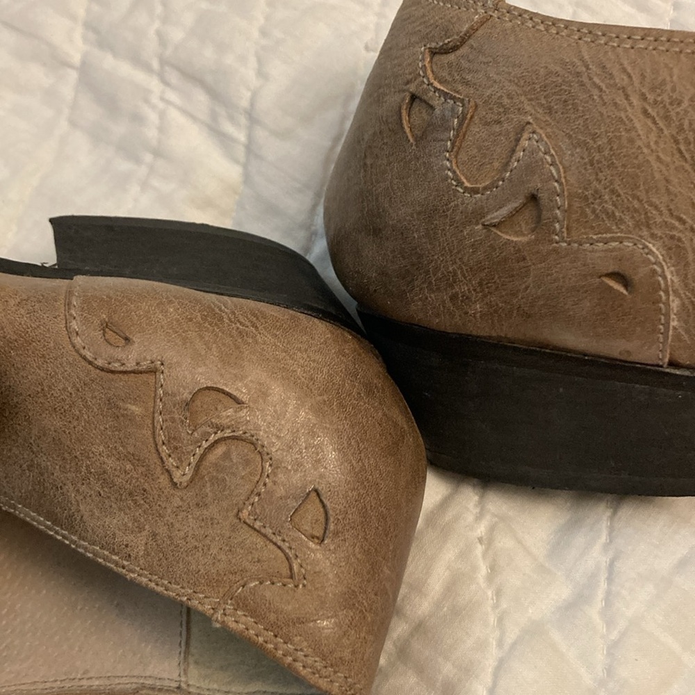 FREE PEOPLE Monument Western Leather Bootie in Distressed Gray. Size 39 EUC - Picture 14 of 15